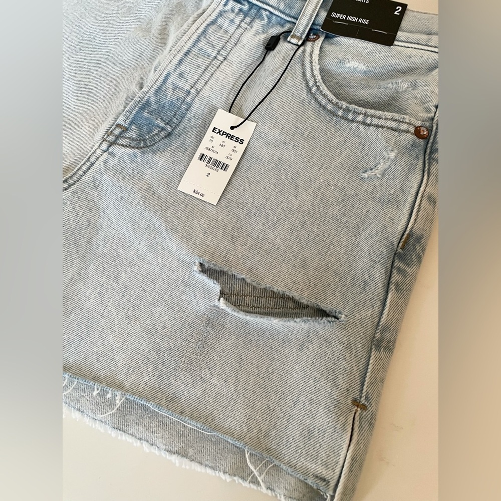 Express Light Jean Denim Super High Rise Distressed Cotton Mom Shorts Women’s 2 - Picture 6 of 13